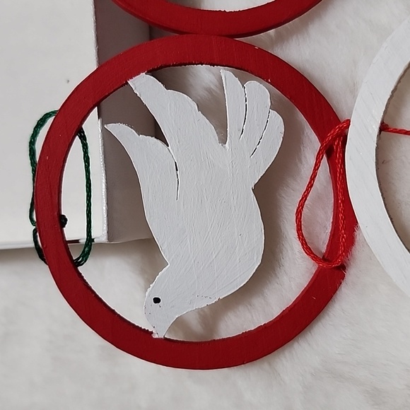 VINTAGE CHRISTMAS DECORATIVE WOODEN ORNAMENTS  HANDMADE - Picture 2 of 8